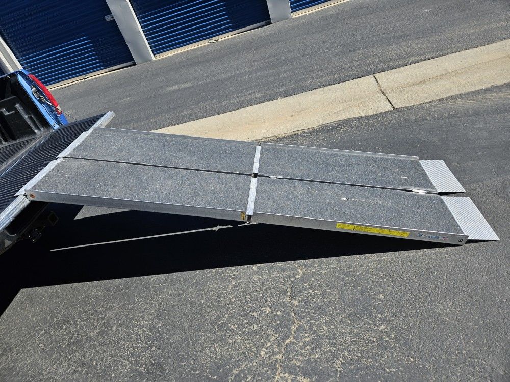 Aluminum Folding Ramp