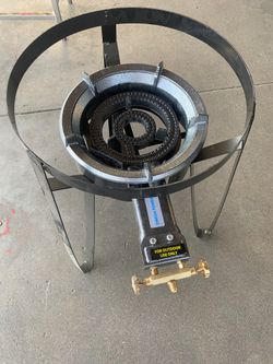 High pressure burner with stand! Includes hose and regulator for propane use.