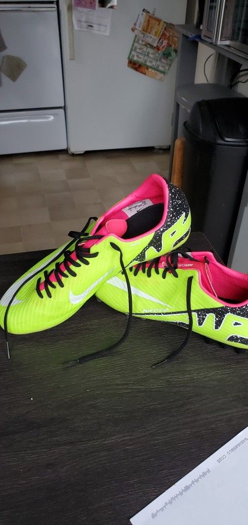 Soccer Cleats Nike Mercurial. NEW