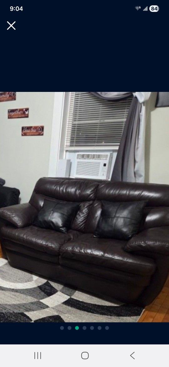 1 Couch Small One  (BOSTON)