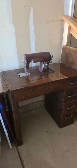 Early 1900s singer sewing machine