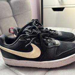 Nike Court Borough 2 SE Low