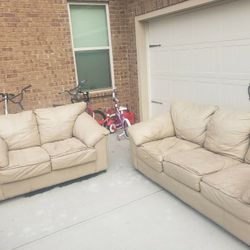 LEATHER LIVING ROOM SET 