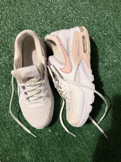 Women’s Nikes shoes size 7