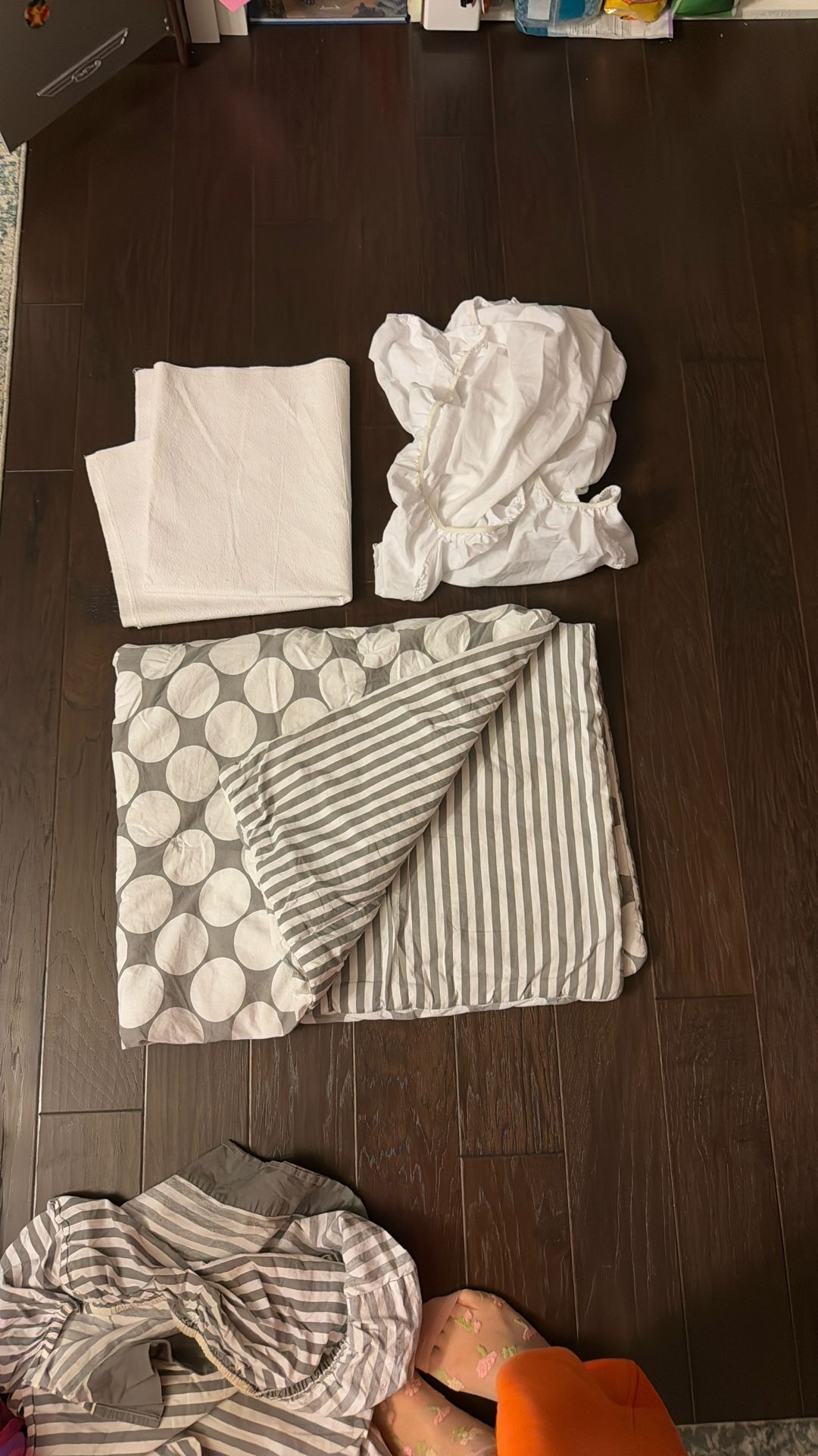Crib Fitted Sheet, Waterproof Sheet And Blanket