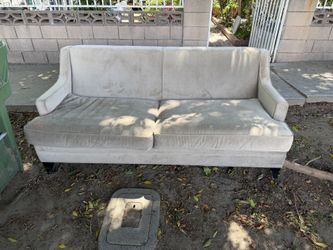 FREE COUCH 11510 arminta st