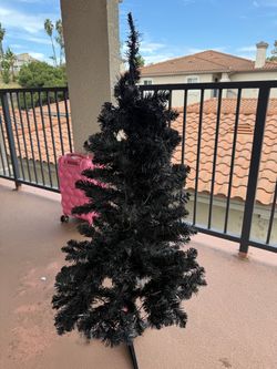 4FT BLACK PRE LIT XMAS TREE
