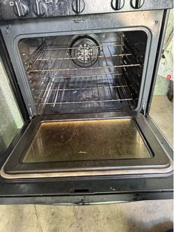 Stove just needs to be cleaned works perfect