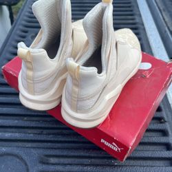 Women’s Puma Tennis Shoe Size 7