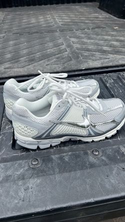 Nike Vomero 5 - Size 10.5M