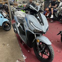 Matrix 150cc Gas Scooter Brand New