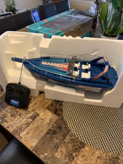 Nikki Zephyr radio control water boat