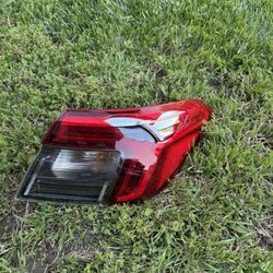 Damaged Civic Si Right Taillight 