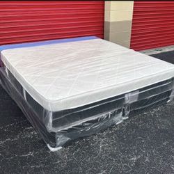 NEW Mattress King Size Plush Pillowtop With Box Spring // Offer  🚚