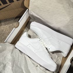 Nike Air Force 1 Low Triple White (size 8, 8.5, 9, 9.5, 10, 12) Brand New Never Tried On