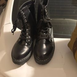 Kaedy Sugar Boots Size 9