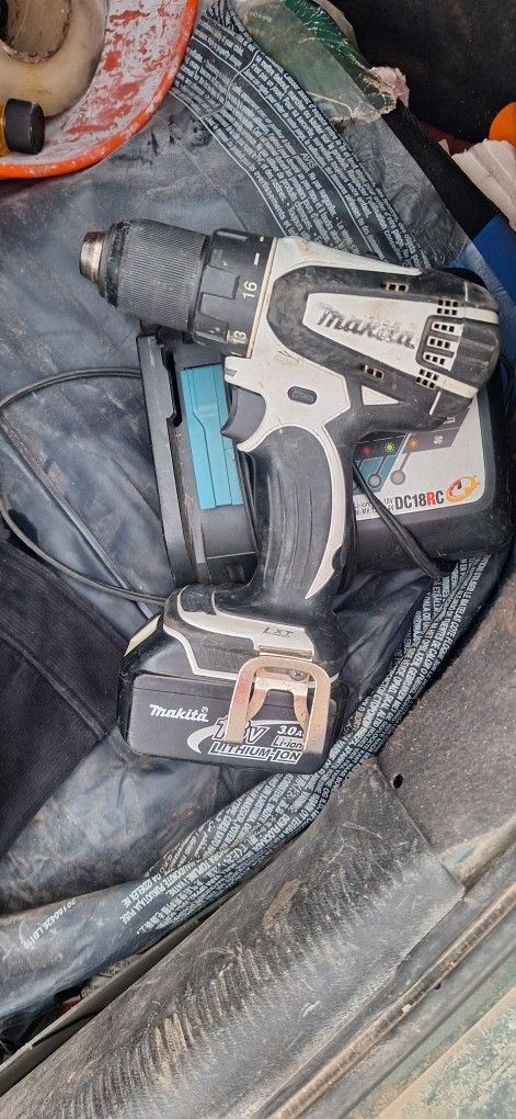 Makita Cordless Power Drill With Charger