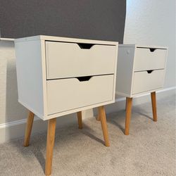 Mesa de noche blanca