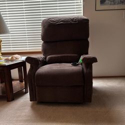 Power Lift Chair. Like New