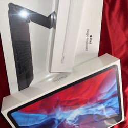 Silver Apple iPad Pro 12.9 in 512gb Wifi iOS 13.5 New Sealed I Also Sell Separate Magic Keyboard & Apple Pencil 2nd Generation 