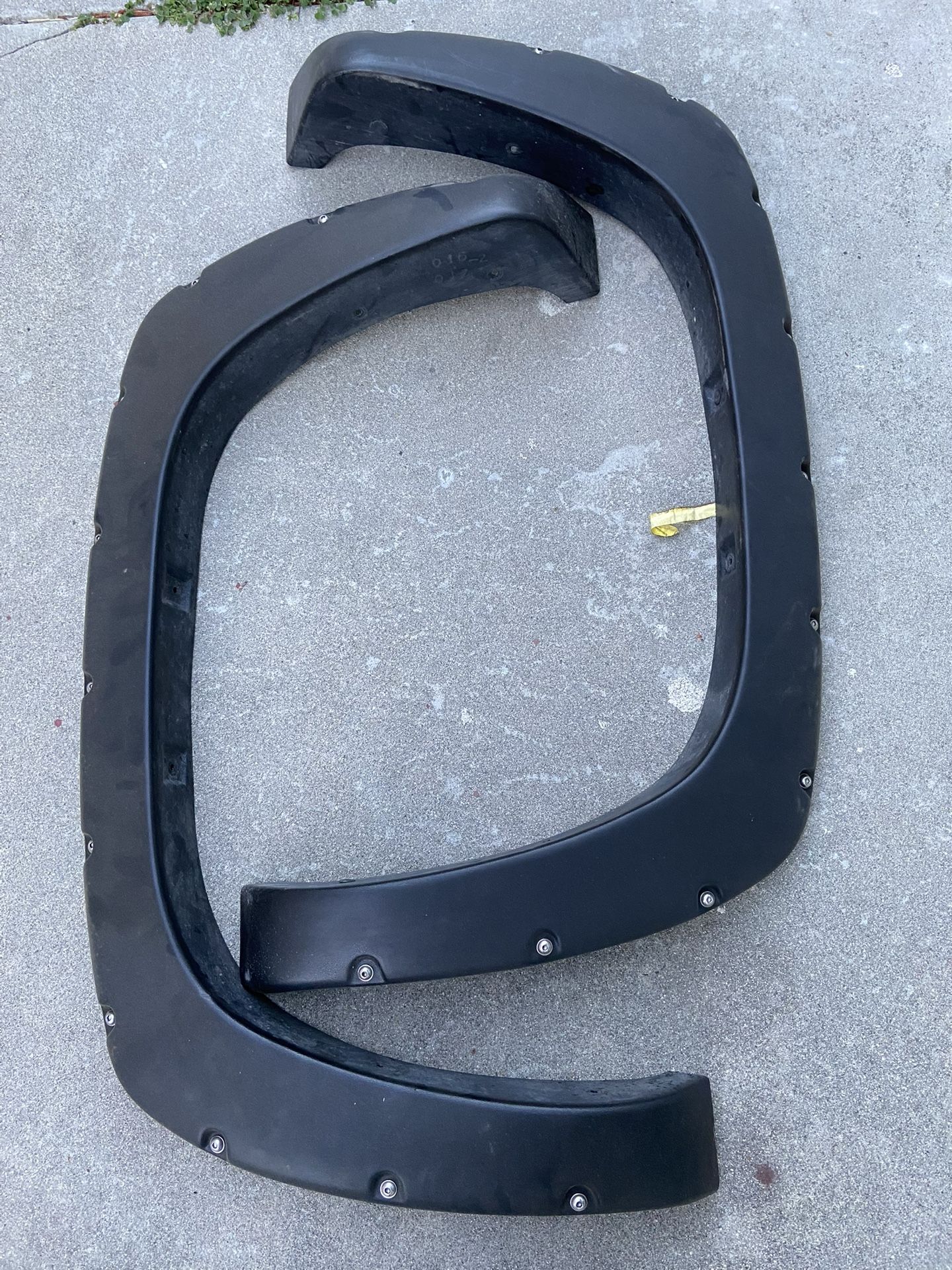 GM Chevy Silverado 2002-2006 2500 OEM 4x4 Black Rear Fender Flares