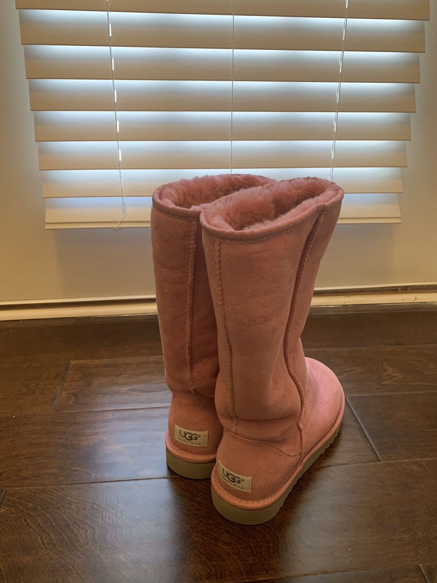 PINK UGG BOOTS WOMENS SIZE 8