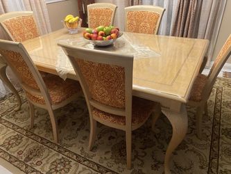 Large dinner table with 6 chairs