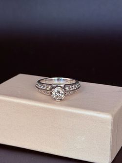 Stunning 14k white gold real diamond ring