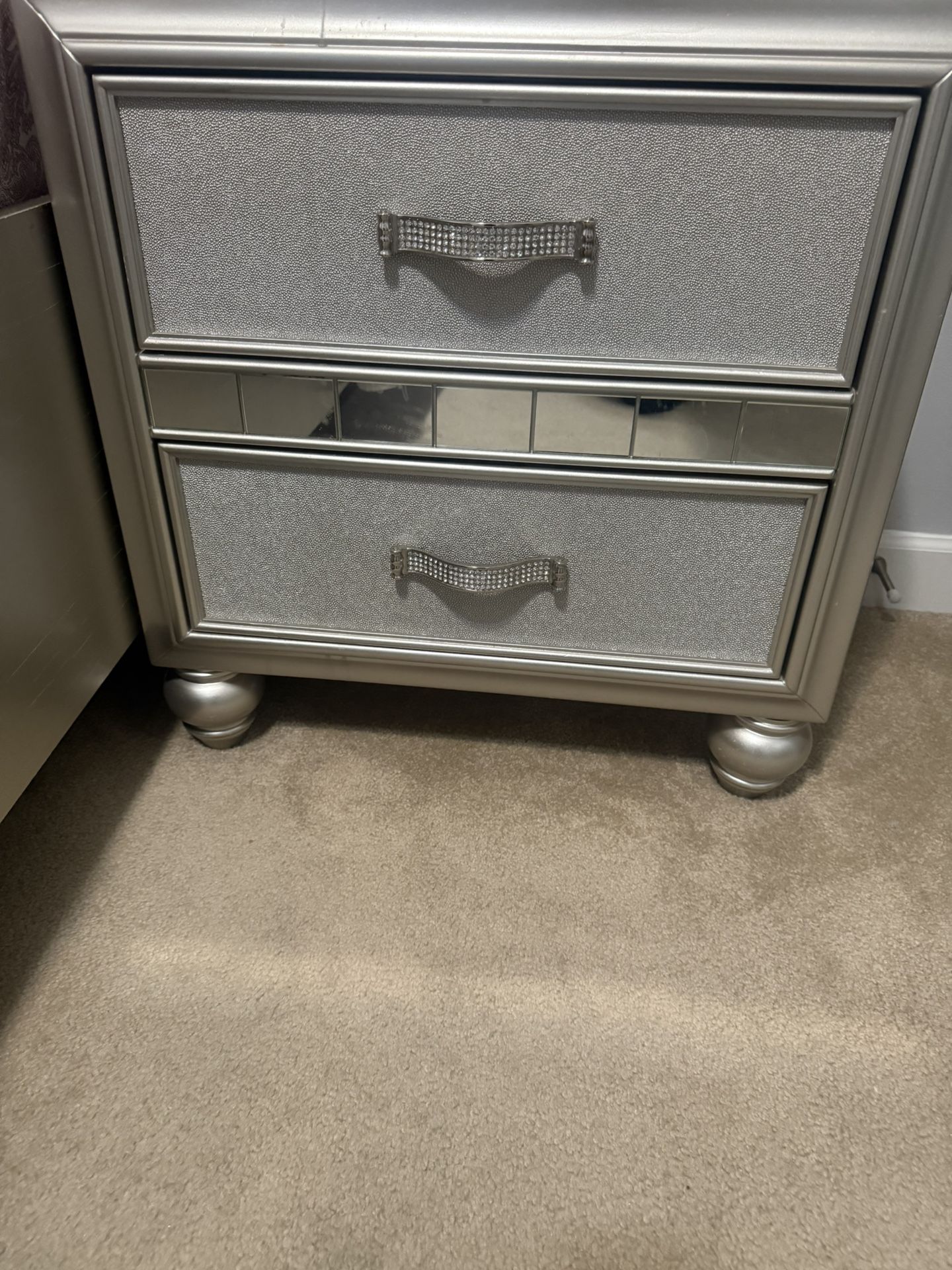 Full Size Bedroom With MATTRESS