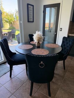 Elegant Round Dining Table with 4 Black Velvet Chairs