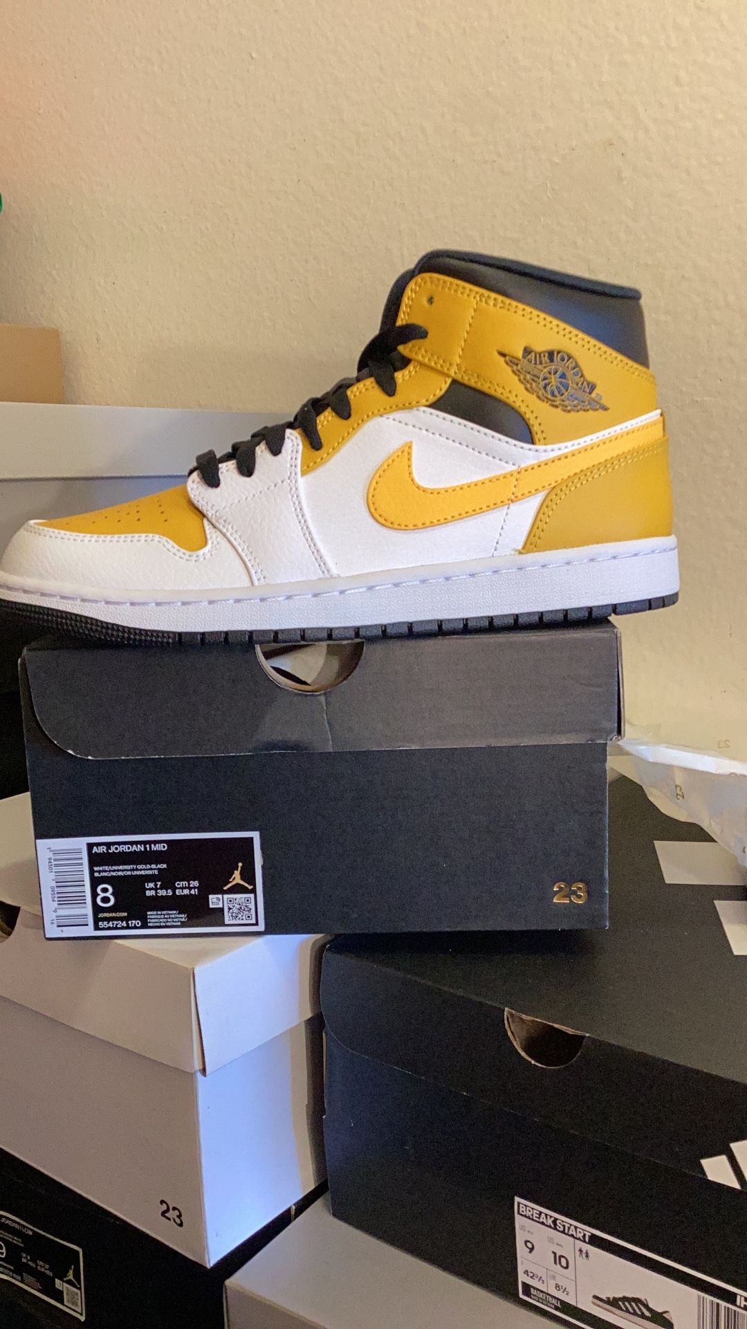 Air Jordan 1 Mid University Gold Men Size 8. Women Size 9.5.
