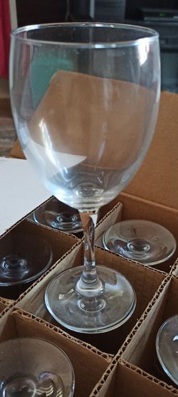 Linens N Things 12 piece party pack goblet set