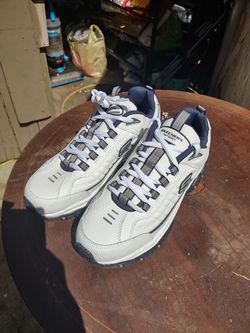 2 Skechers Shoes & Socks