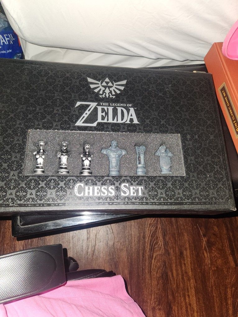 The Legend Of Zelda Chess Set 