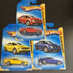 Custom Keychains Hot Wheels – Handmade 3-Car Set – 2010 Mustangs