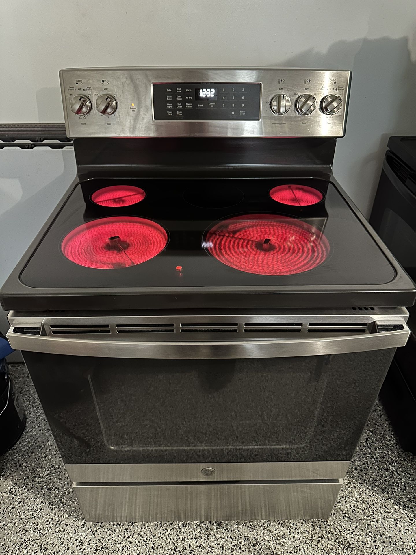 Brand new Stainless steel 5 burner convectional & air fry electric stove (GE)