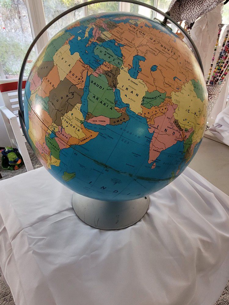 16" Desk Globe