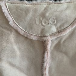 ❄️ 🌸UGG Authentic Suede Poncho (pink) 