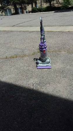 Dyson Animal all floors cyclone upright vacuum cleaner Purple/Gray Clean/Superb working condition.