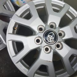 OEM Toyota Tacoma
17 inch wheels Rims