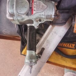 Hitachi NR90AD Nail Gun