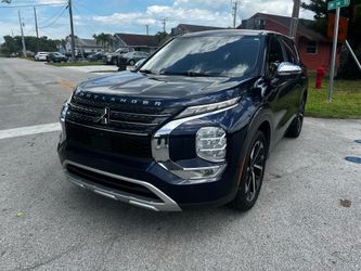 2022, Mitsubishi Outlander SE