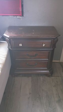 Dark Wood 3-Drawer Nightstand