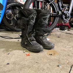 MSR Moto Boots Size 8 Men’s