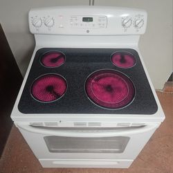 Beautiful 🔆☆General Electric☆🔆 White GlassTop Stove
