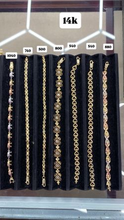 Vendo oro barato sigan mi Instagram familia_cadenas mi tienda está en Huntington park se llama familia cadenas (google) 14k oro para todas ocasiones N
