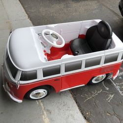 Rollplay VW Bus 6 Volt Battery Powered Ride on Vehicle Red for