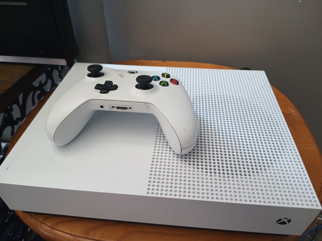 Broken 1TB Xbox One S For Sale for Sale in Fort Worth, TX OfferUp