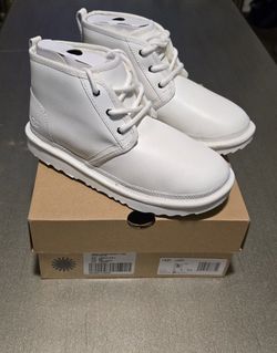 New UGG's Neumel II Kids Youth Size 6Y