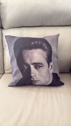 Nice throw pillow featuring the iconic portrait of James Dean.  15 1/2 x 15 1/2